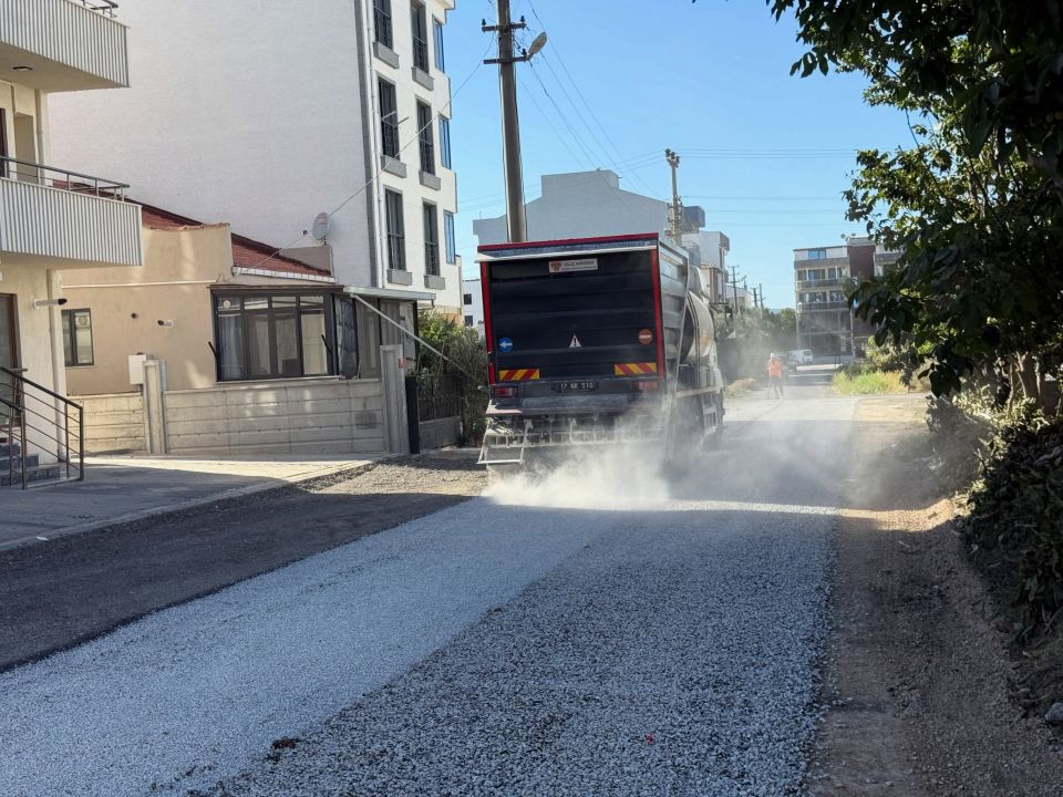 Lapseki’de İki Sokakta Yol Çalışmaları Tamamlandı