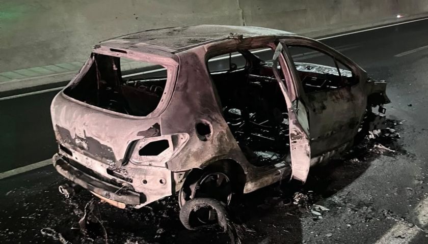 Ayvacık'taki Troya tünelinde otomobil yangını