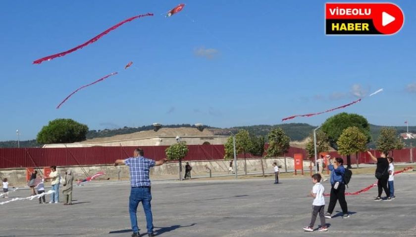 Uçurtmalar Filistinli çocuklar için uçuruldu