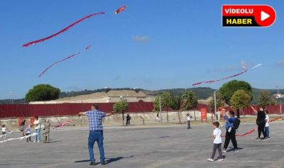 Uçurtmalar Filistinli çocuklar için uçuruldu