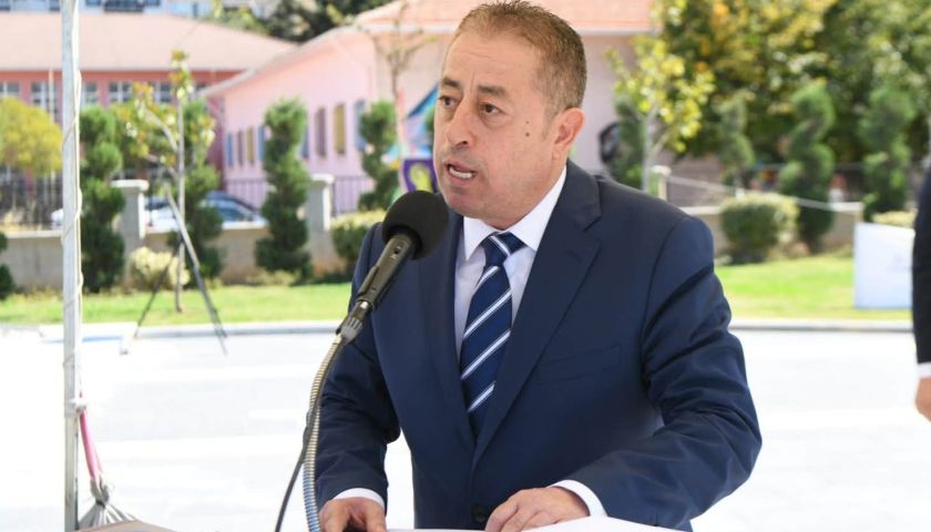 Ünal Özcan;  