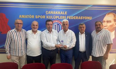 Çanakkale’de futbol saha komiserleri buluşmasında plaket takdimi