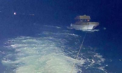 Çanakkale Boğazı'nda içinde 3 kişinin bulunduğu sürüklenen tekne kurtarıldı