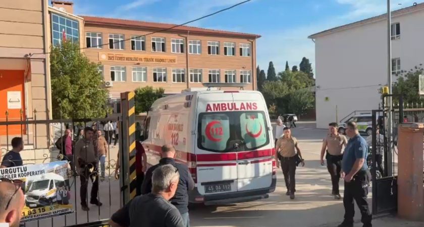 Manisa'da okul önünde silahlı saldırı: 2 yaralı