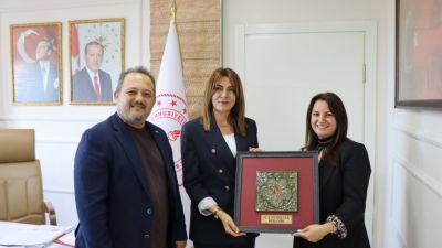 Çanakkale Kızılay’dan İl Milli Eğitim Müdürü Mine Hayta’ya ziyaret