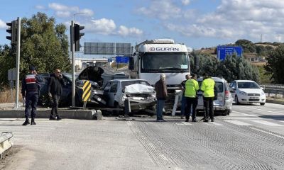 Tankerin Freni Patladı, 4 Otomobile Çarptı