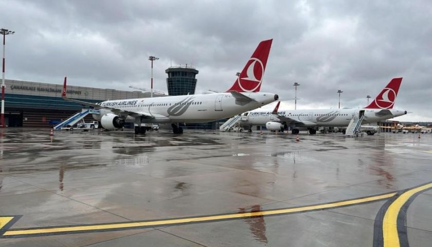 Barselona ve Çukurova’dan gelen yolcu uçakları Çanakkale Havalimanı’na iniş yaptı   