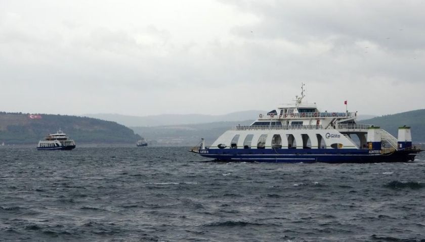 Bozcaada’ya bazı feribot seferleri iptal edildi