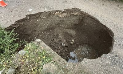 Biga'da sağanak yağışa dayanamayan yol çöktü