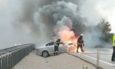 Seyir halindeyken alev alan araç hurdaya döndü
