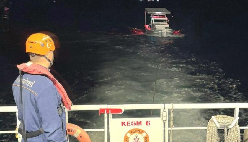 1915 Çanakkale Köprüsü önlerinde sürüklenen teknedeki 2 kişi kurtarıldı  