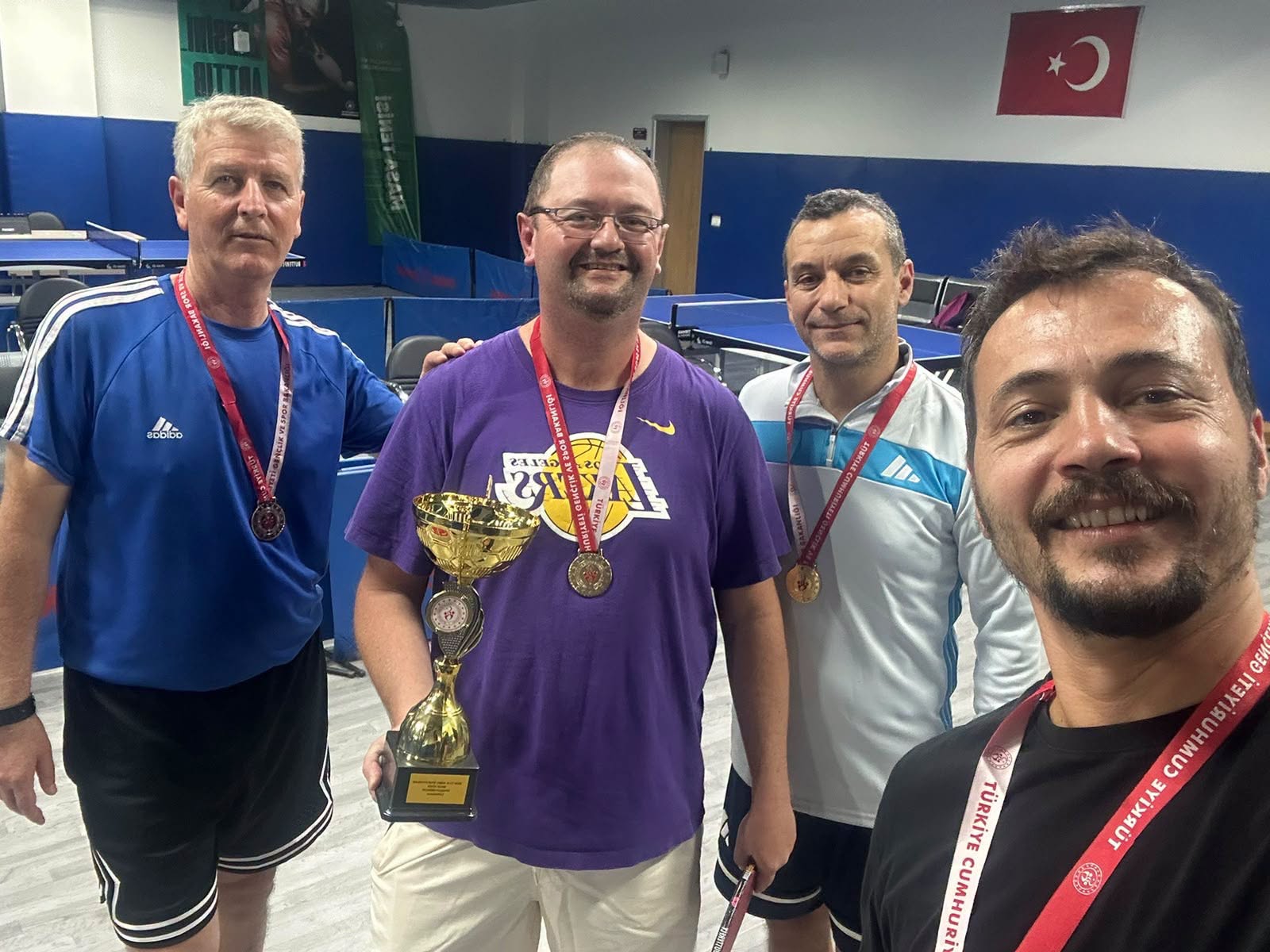 127120_wuciwug_a1008741_comu-masa-tenis.jpeg