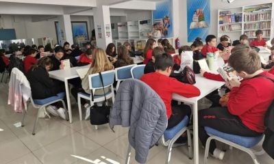 Minik öğrenciler kütüphane kültürünü yerinde öğrendi