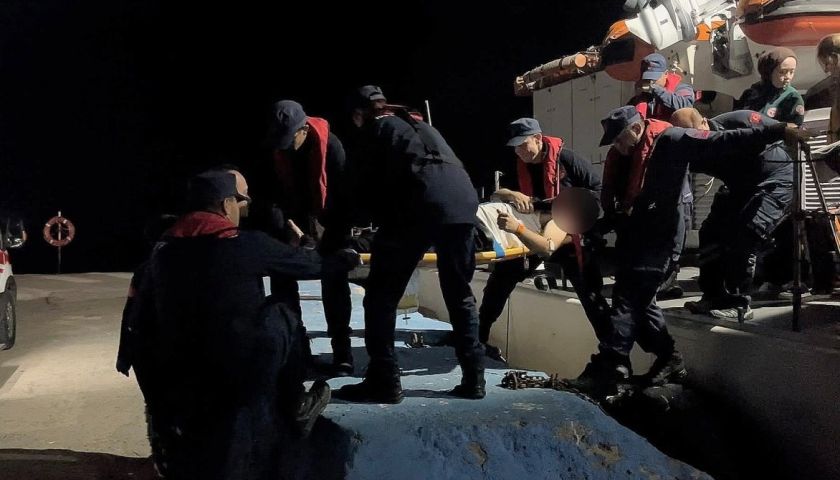  Gökçeada’da rahatsızlanan vatandaş Sahil Güvenlik ekiplerince tahliye edildi