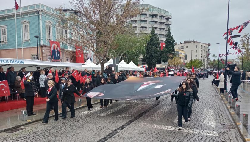 Çanakkale'de coşkulu 29 Ekim kutlaması