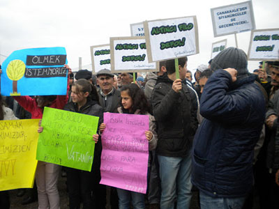 Köylüler madencileri kovdu