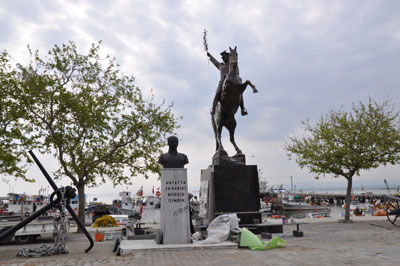 Bakanlıktan Atatürk anıtı için destek