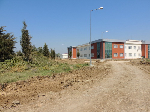 Gelibolu MYO'nda çevre düzenlemesi yapılıyor