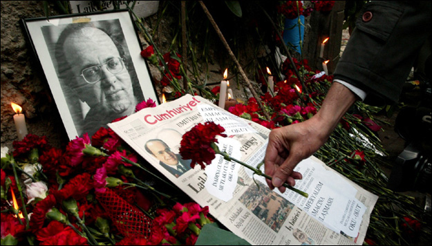 Uğur Mumcu anısına "Özgür basın yoksa özgür toplum da yoktur"