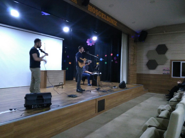 Gökkuşağı kadın velileri için gece düzenledi...