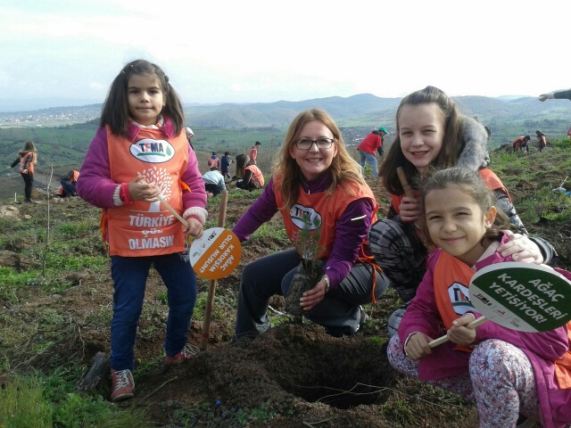 Gökkuşağı ile TEMA "Ağaç Kardeşliği' projesinde...