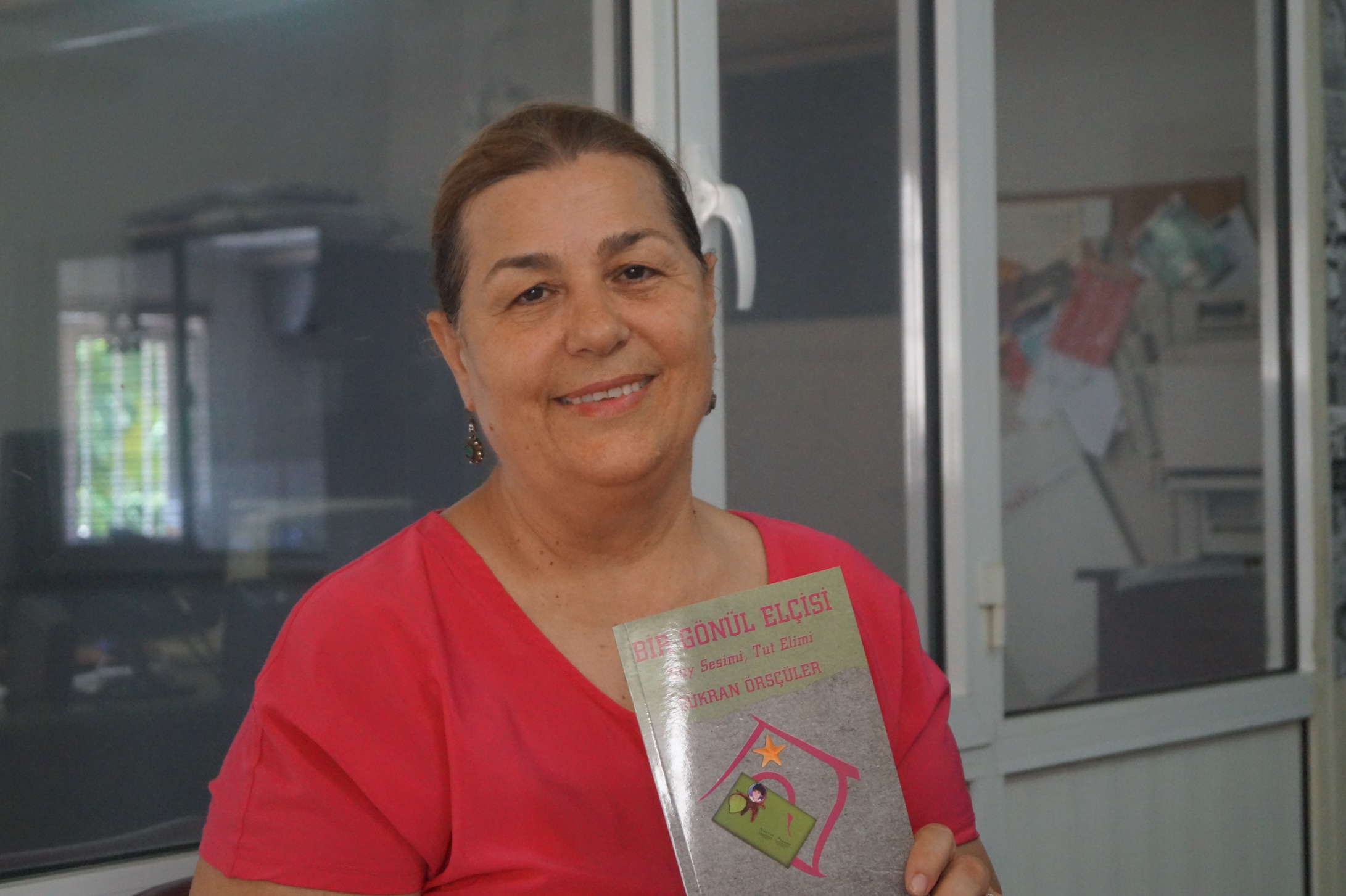 "Gönül Elçisi" Şükran Örsçüler:  "Çocukların insana, duyguya ihtiyacı var"