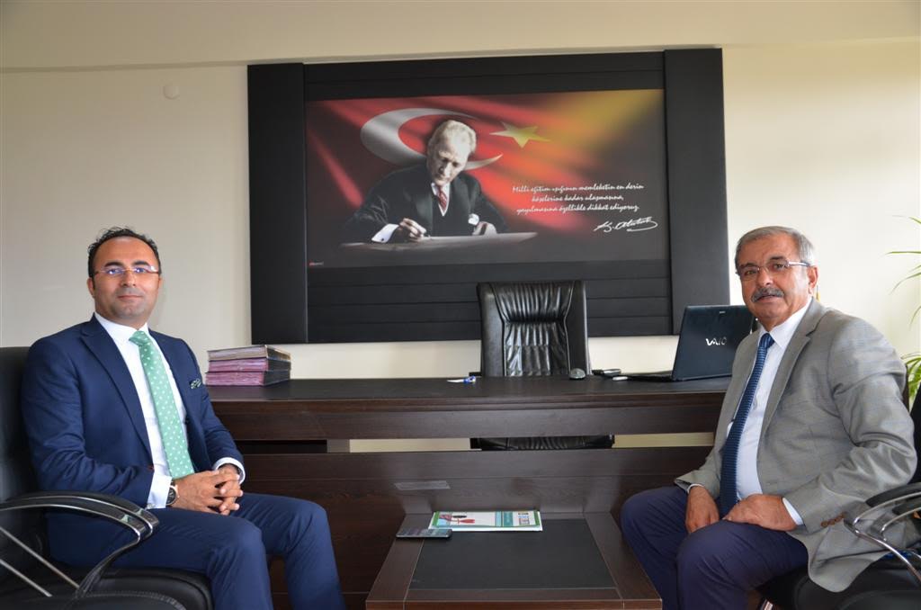 Özacar İlçe Milli Eğitim Müdürlüğünü ziyaret etti
