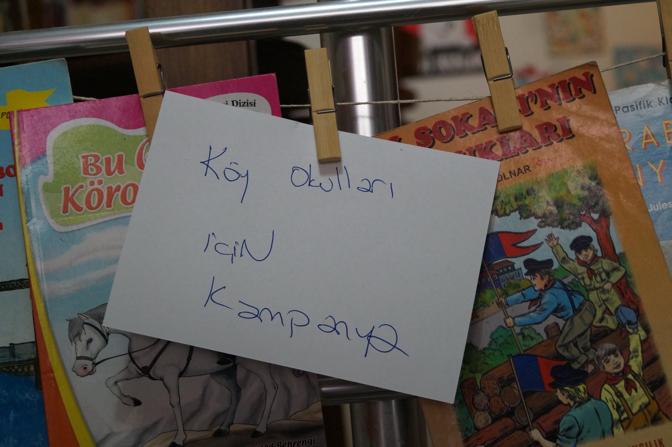 Haydi köy okullarına kitap yardımına!