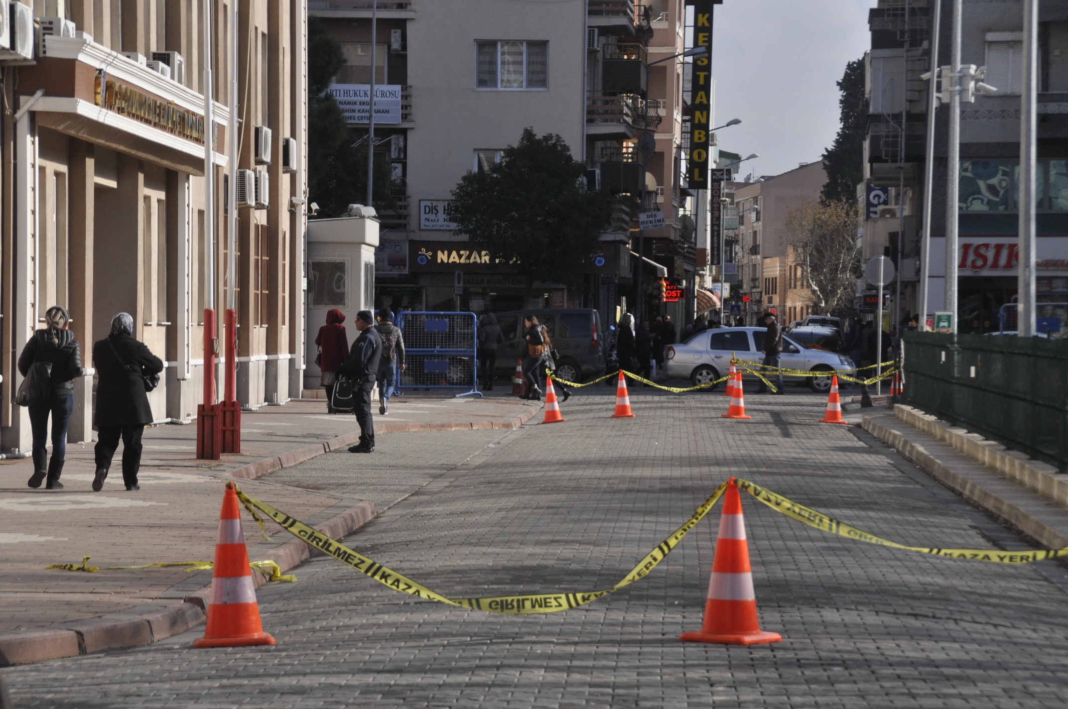 Emniyet önünde güvenlik önlemleri