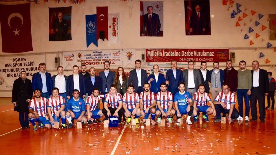 AKP'liler futsal turnuvasında bir araya geldi