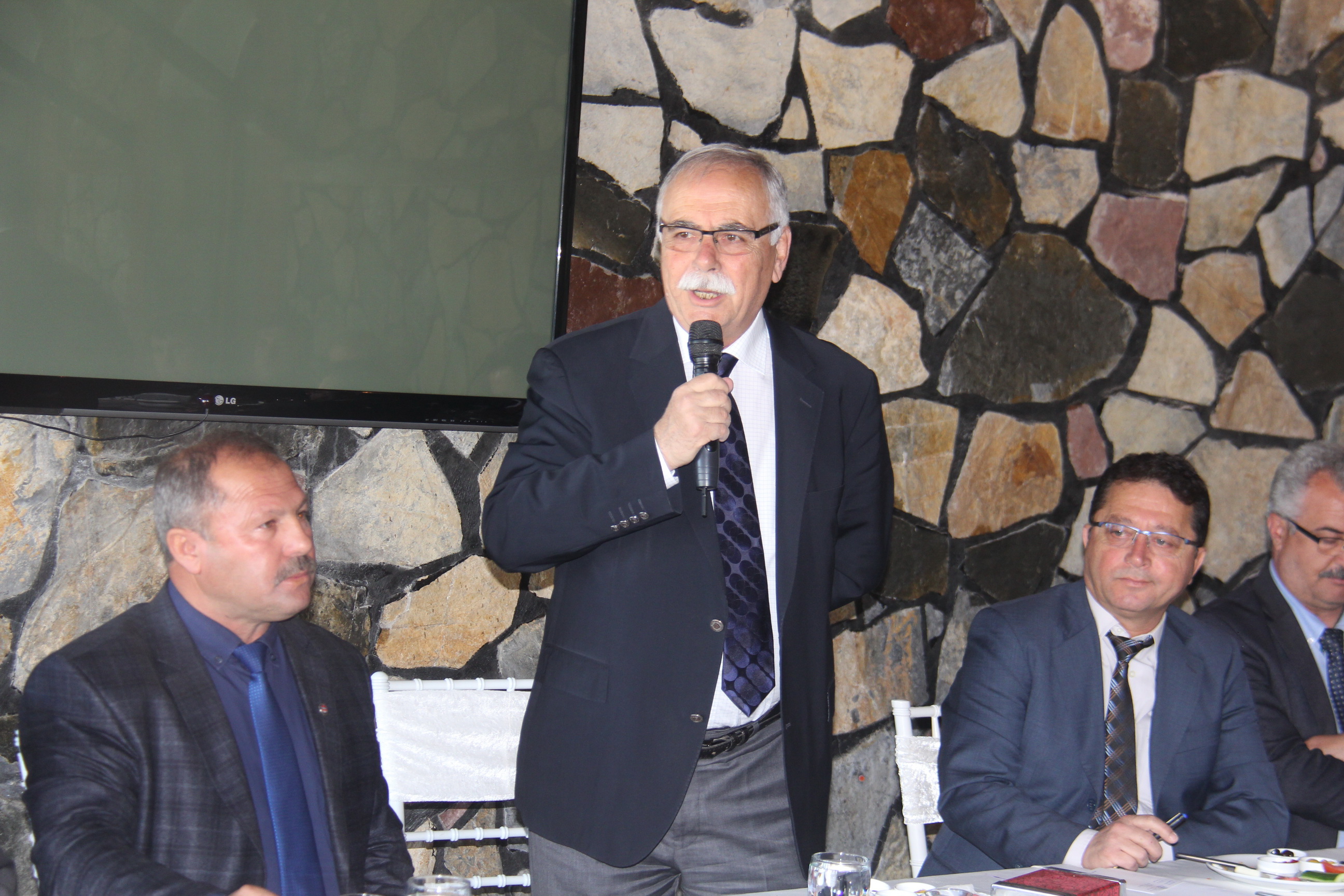 Başkan Gökhan şoför esnafı ile bir araya geldi "Kandırmaca politikaları ile günümüzü geçiriyoruz"