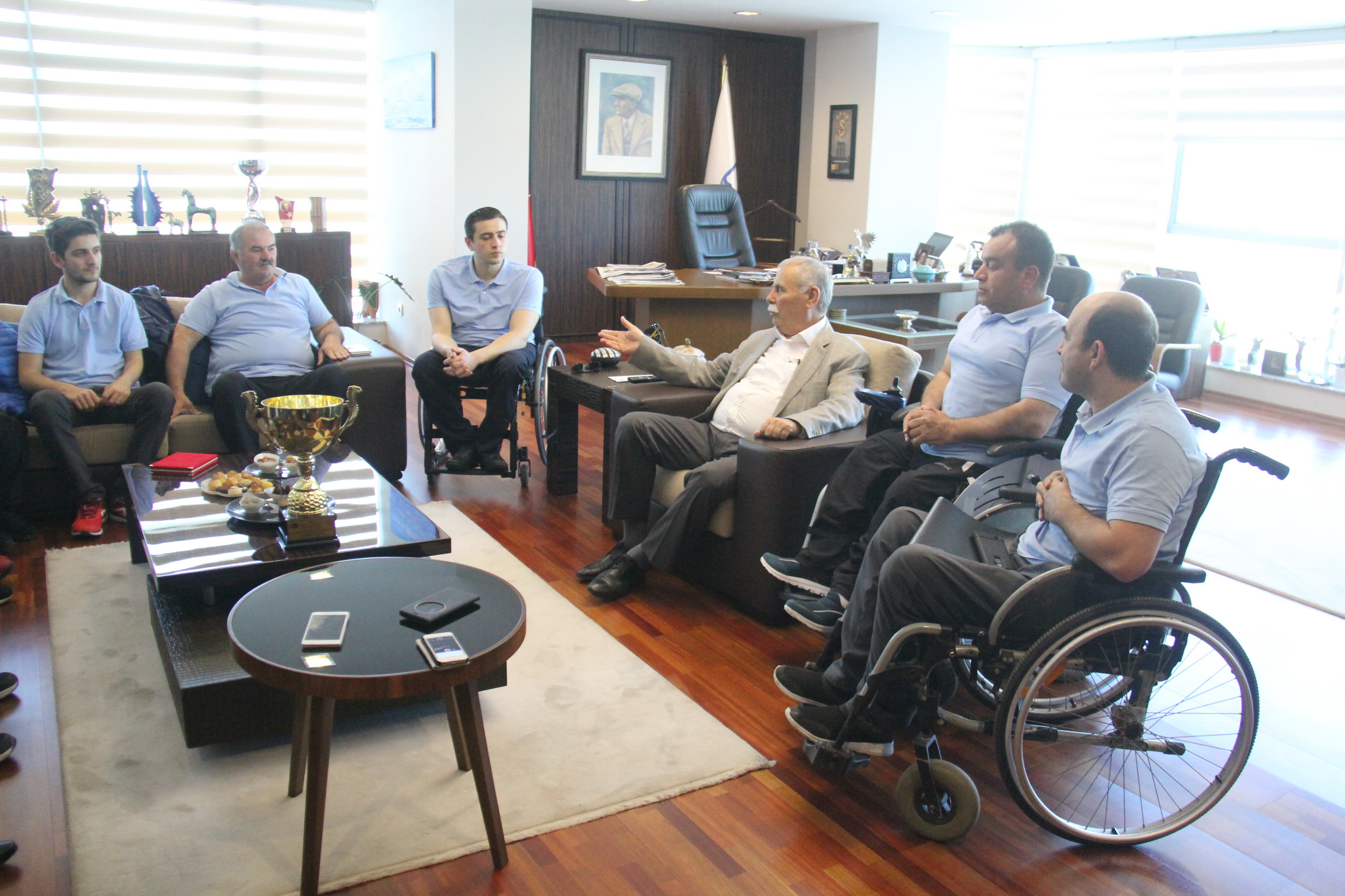 Başkan Gökhan şampiyon takımı ağırladı 