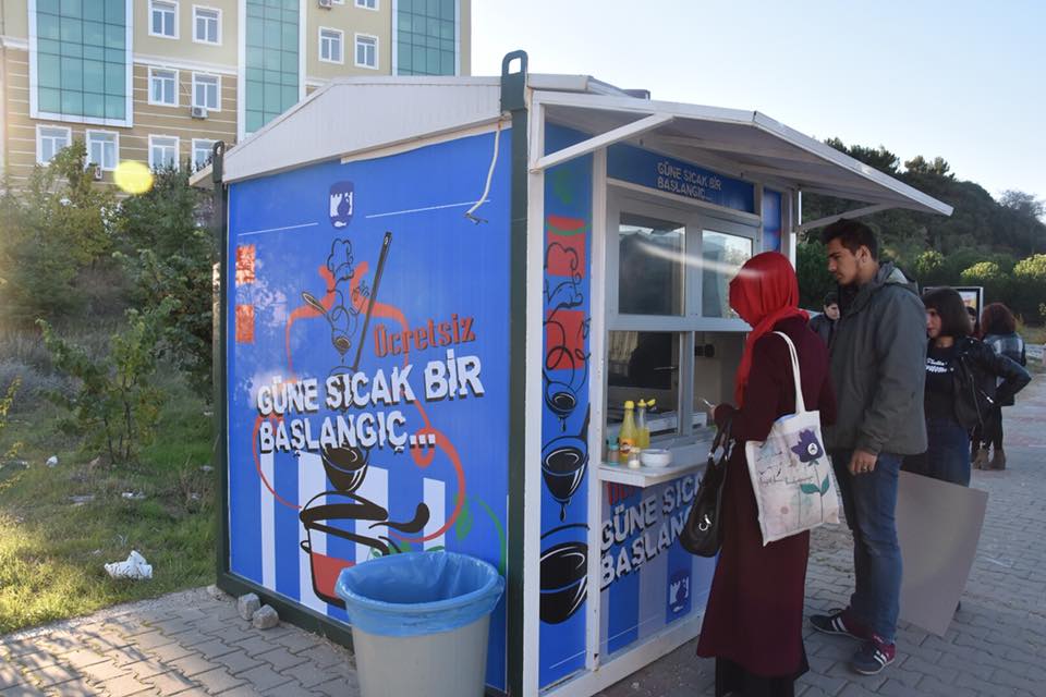 Öğrencilere çorba ikramı devam ediyor 