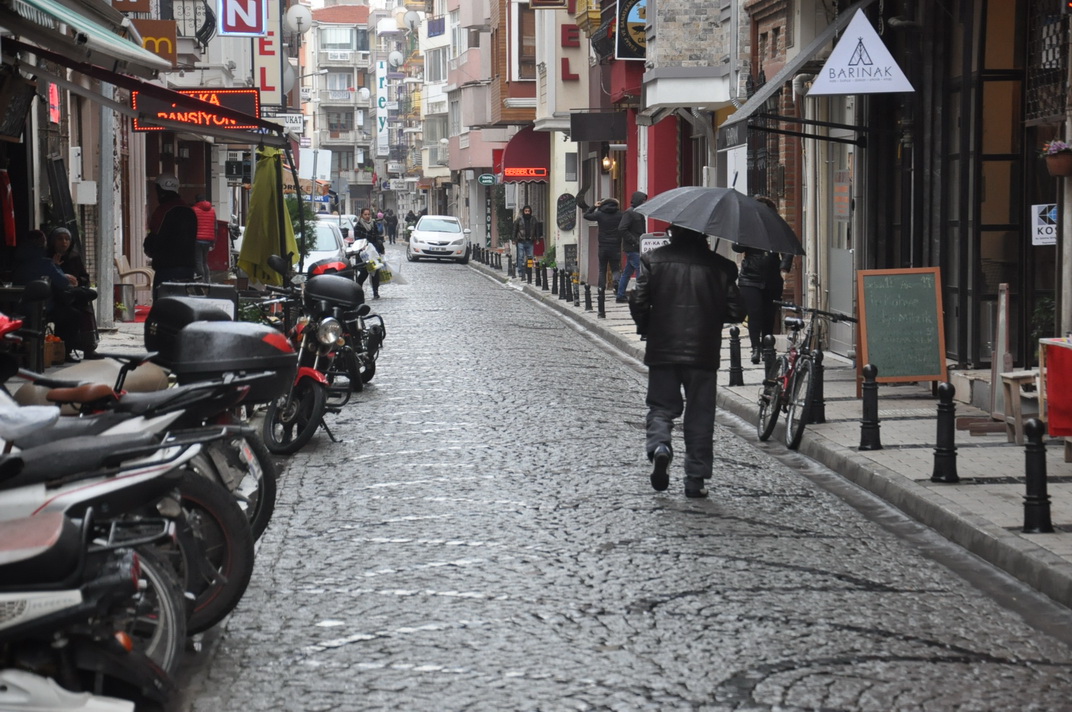 Soğuk hava ve yağmur etkili oldu