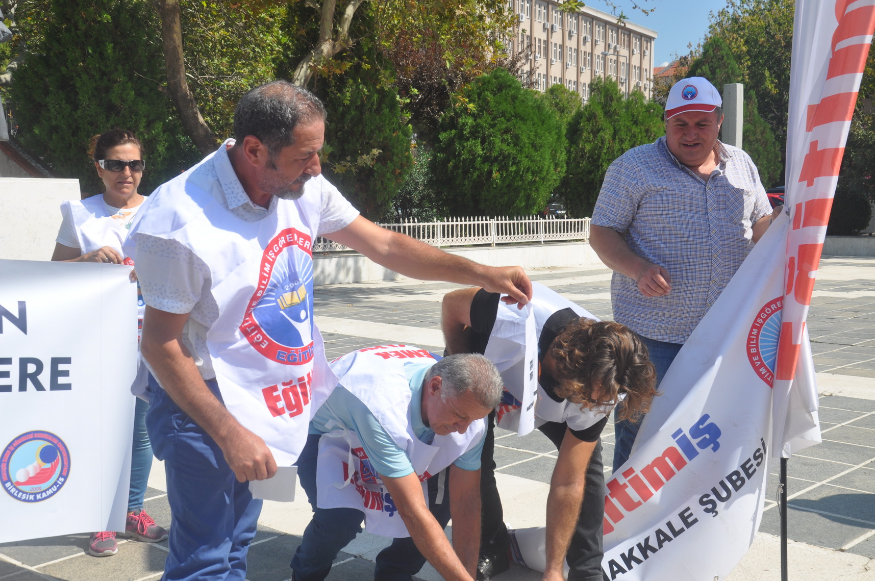 "Yarattığınız yıkımın bedelini bizler asla ve asla ödemeyeceğiz"