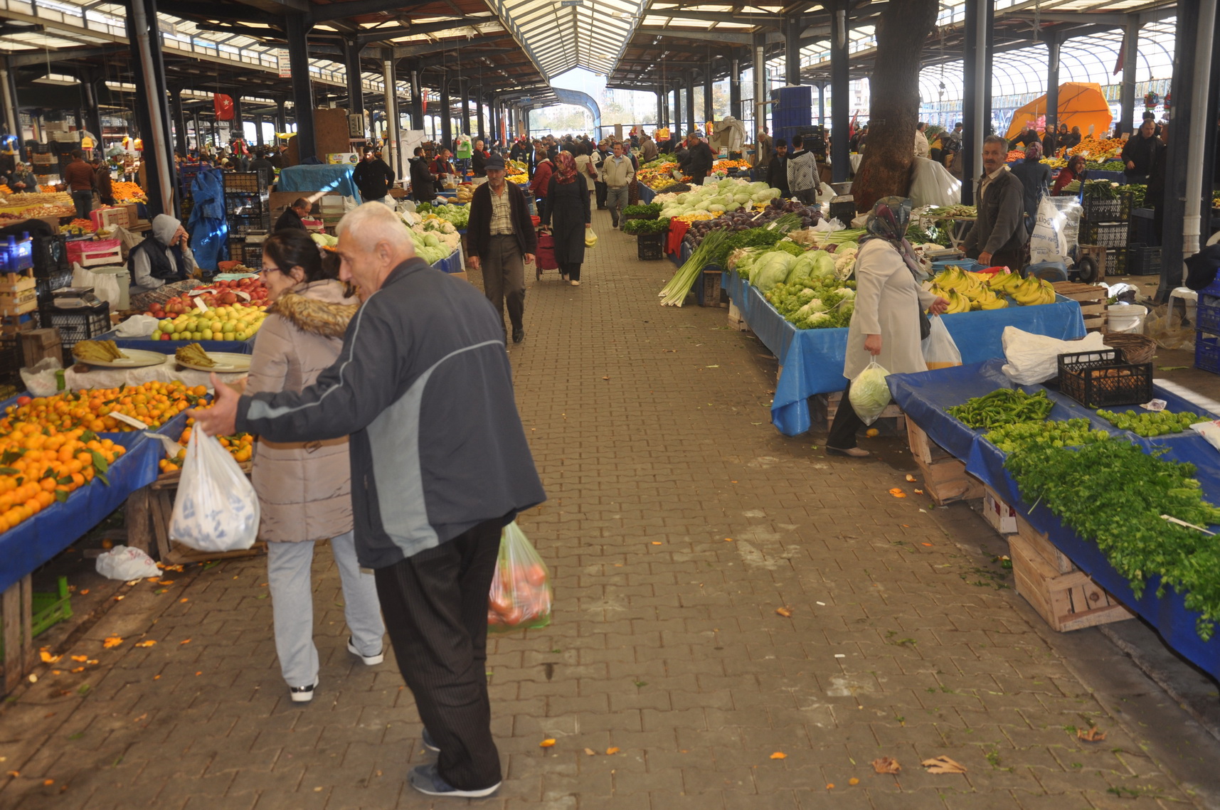 Fileler boşaldı, Pazar çantaları küçüldü