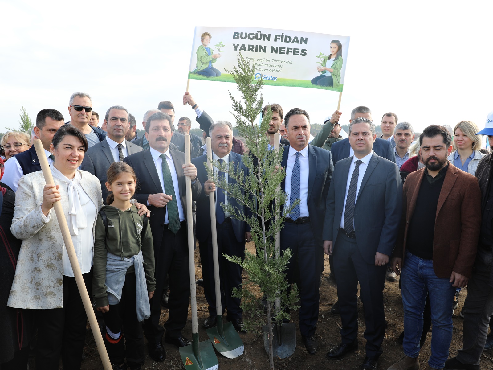 &#39;Milli Ağaçlandırma Günü&#39;nde 205 bin fidan toprakla buluştu