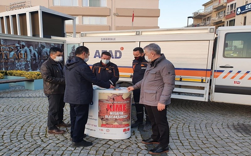 Vali Aktaş'tan AFAD bilgilendirme standına ziyaret