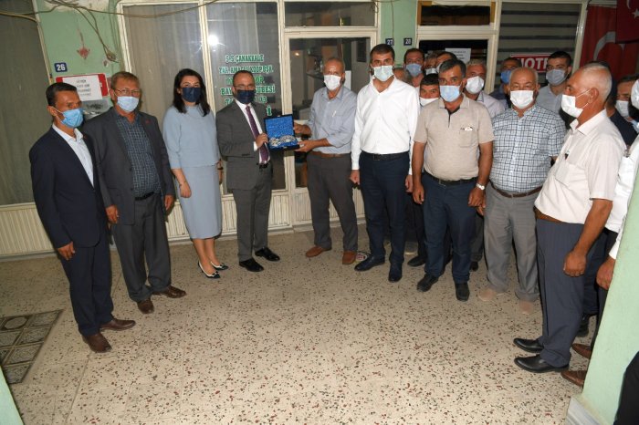 4 Köy muhtarı Ak Partiye geçti 