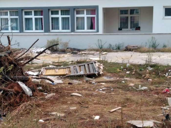 "Okuldaki yıkım kalıntıları çocuklarımıza tehdit saçıyor"