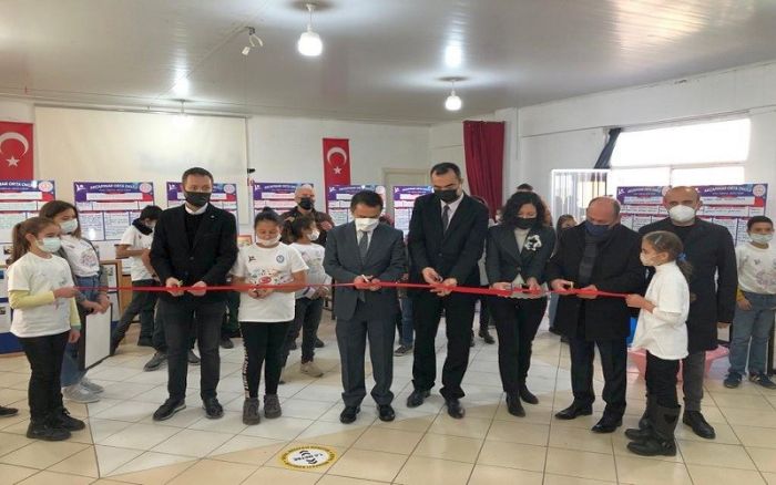 Akçapınar Ortaokulunda "TÜBİTAK 4006 Bilim" fuarı açıldı