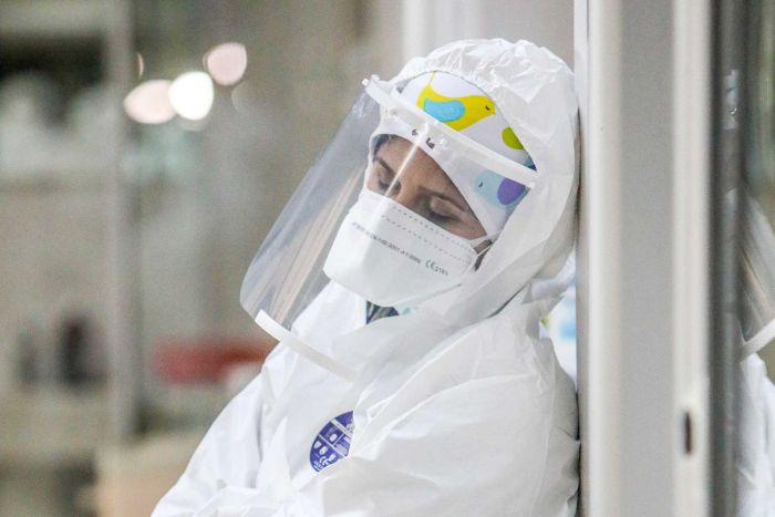 "1 Nisan COVID-19'dan Hayatını Kaybeden Sağlık Çalışanlarını Anma Günü olarak belirlenmiştir"