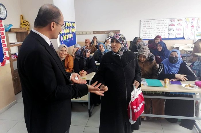 Gelibolu'da okuma yazma kursu devam ediyor