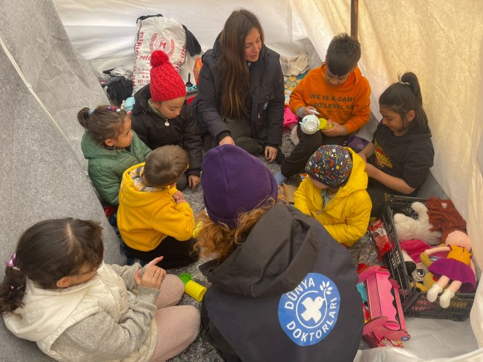 Dünya Doktorları'ndan deprem bölgesine ilk yardım desteği 