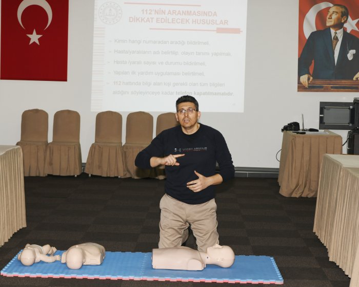 Lapseki'de ilk yardım eğitim semineri düzenlendi