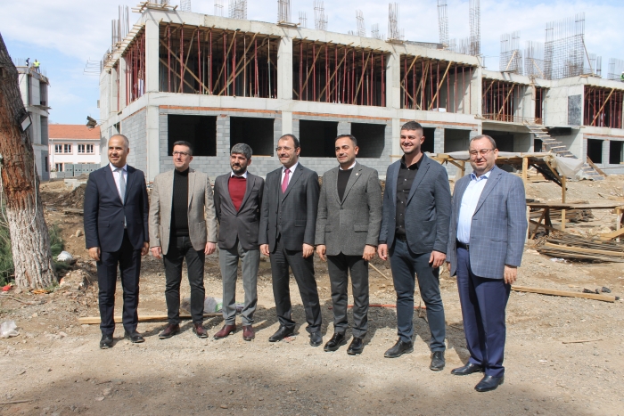 Biga'da okul yerleşke alanında inşaat çalışması sürüyor