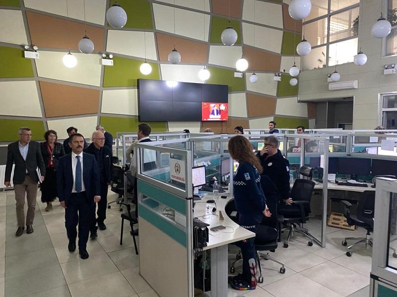 Vali İlhami Aktaş, 112 Acil Çağrı Merkezi&#39;nde incelemelerde bulundu