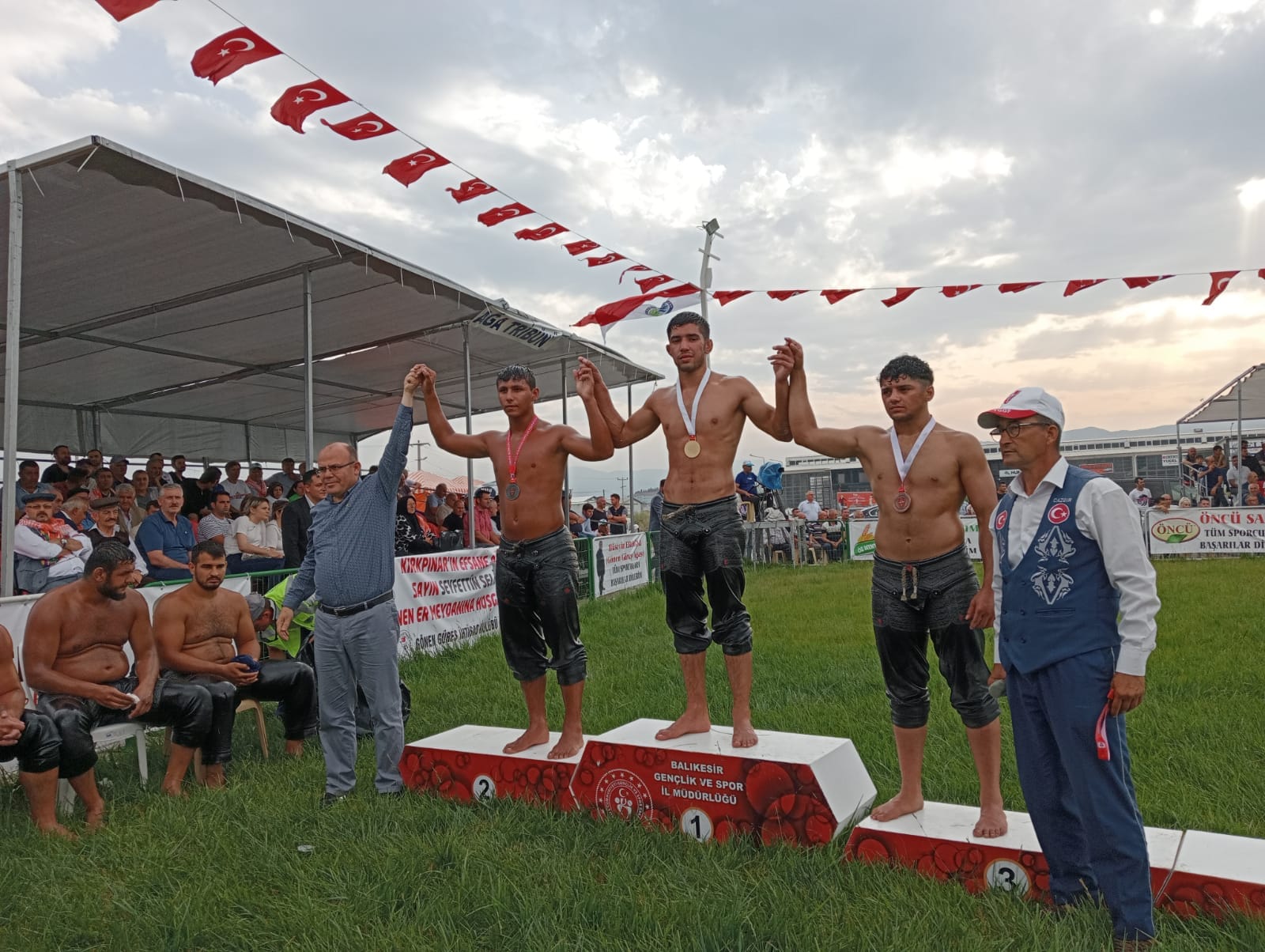 Güreşçi Hüseyin Aykut başarıya doymuyor