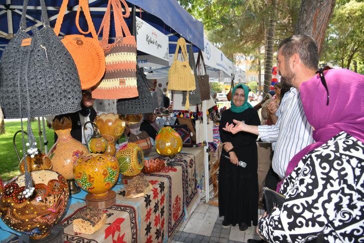 Geri dönüşümden el emeği eserler...
