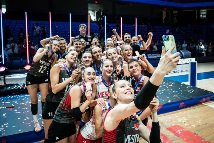 A Milliler Çin&#39;i devirerek şampiyon oldu